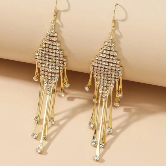 🎀 Lovely Tassel Rhinestone Chandelier Earrings - Picture 3 of 3